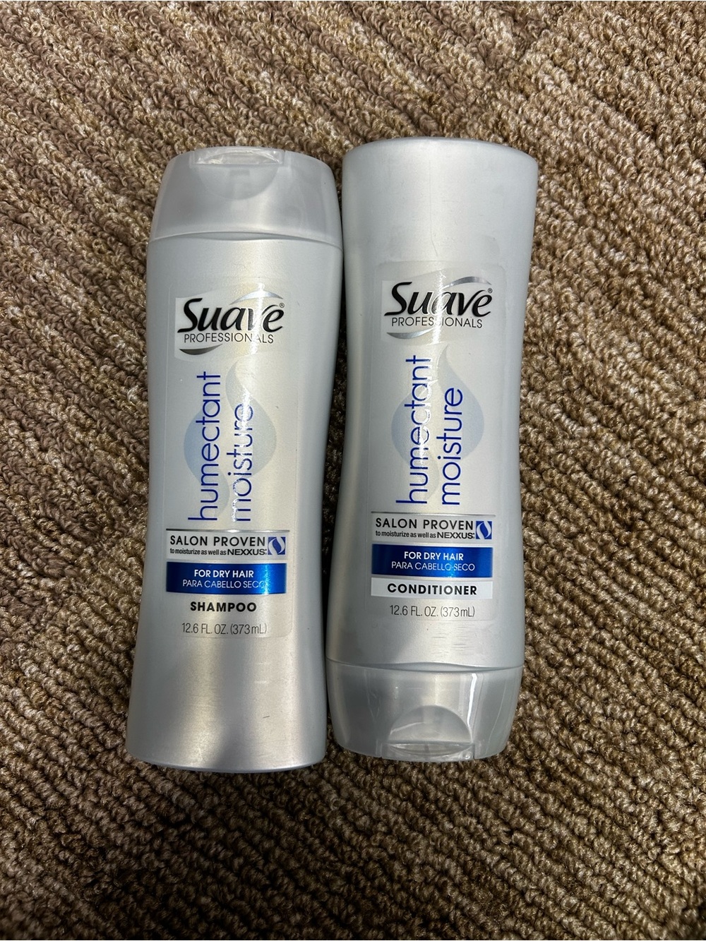 Suave Professionals Humectant Moisture Shampoo - Silver/White